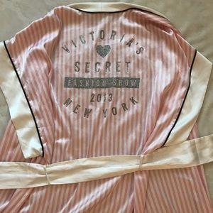 Victoria’s Secrets 2013 Fashion Show Robe